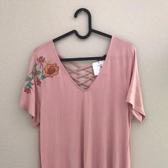 Very J Pink Embroidered Shift Dress NWT - Picture 4 of 7